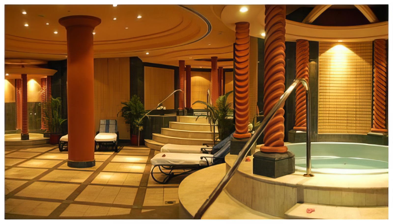 Le Meridien Hotel & Beach Resort gallery view 6